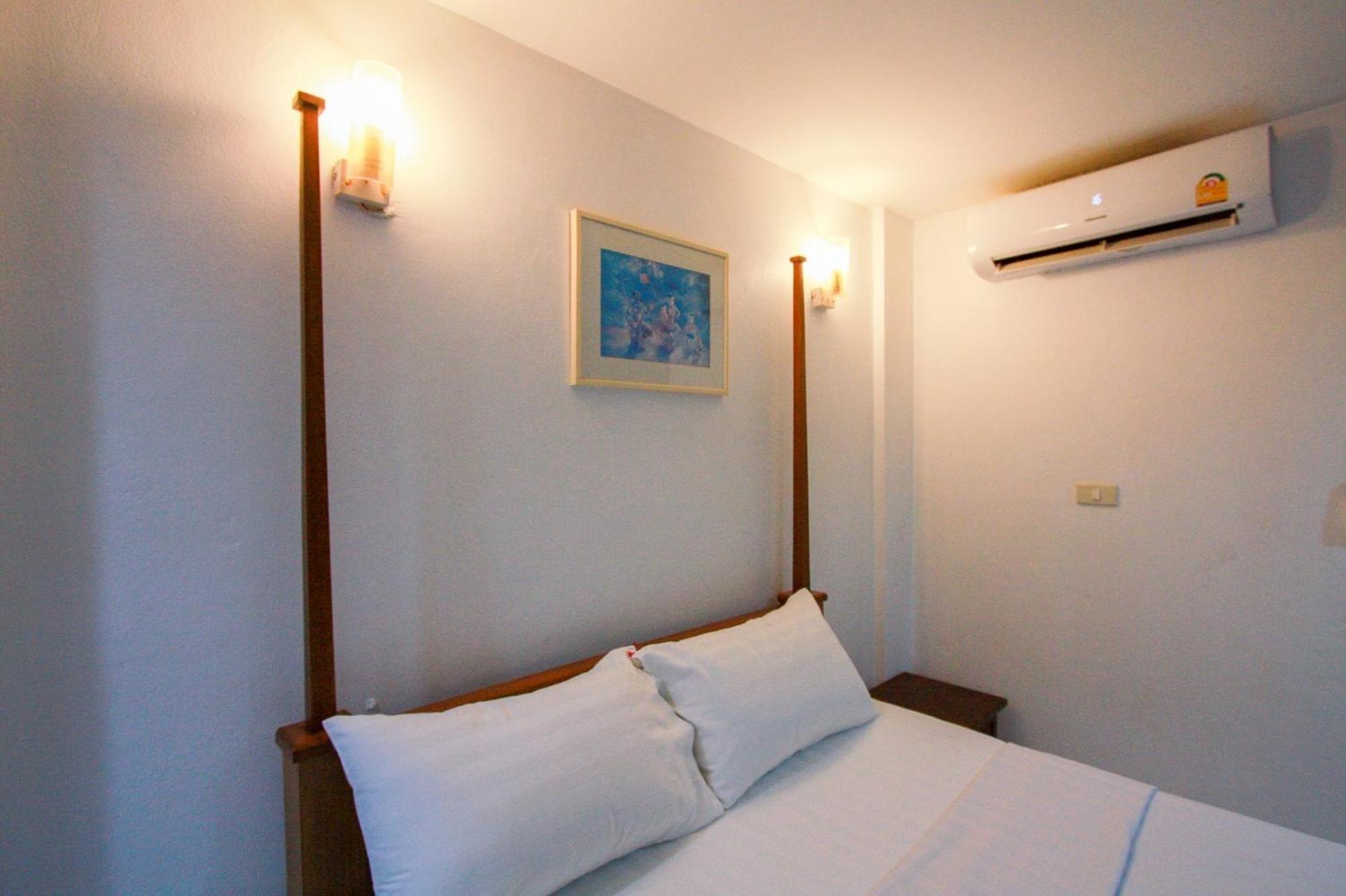 18 Coins Cafe&Hostel Pattaya Zimmer foto