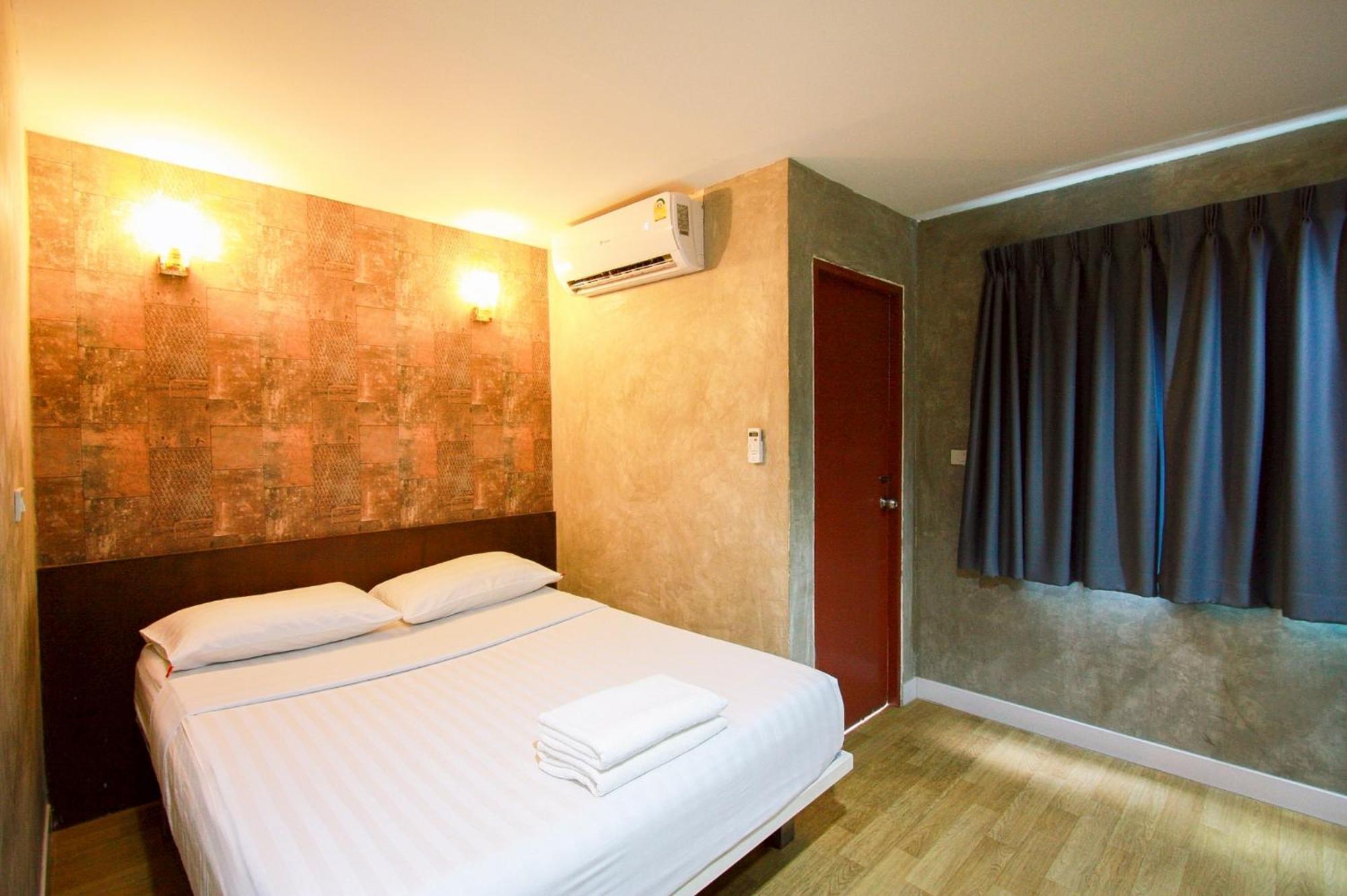 18 Coins Cafe&Hostel Pattaya Zimmer foto